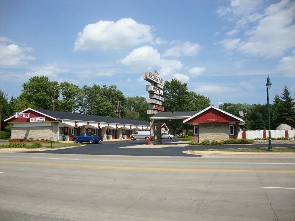 Pinconning Trail Inn Motel Екстер'єр фото