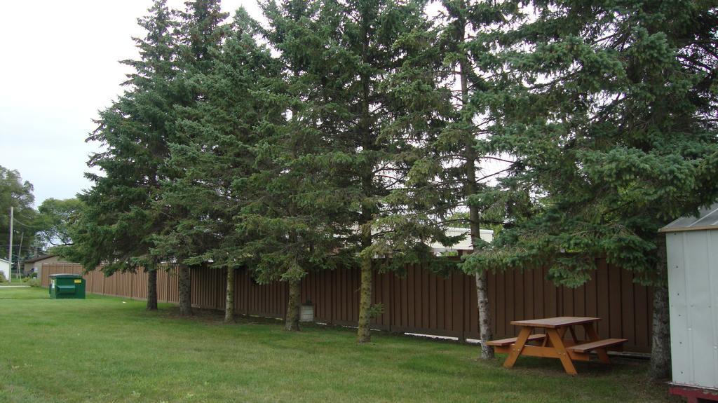 Pinconning Trail Inn Motel Екстер'єр фото