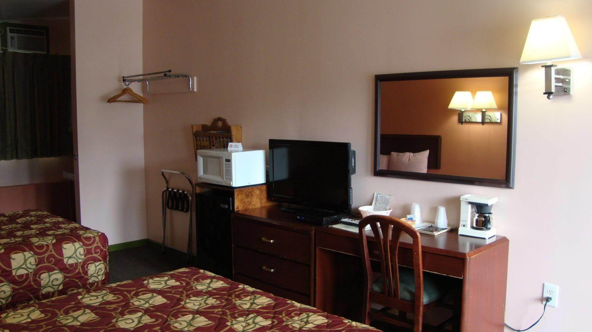 Pinconning Trail Inn Motel Екстер'єр фото