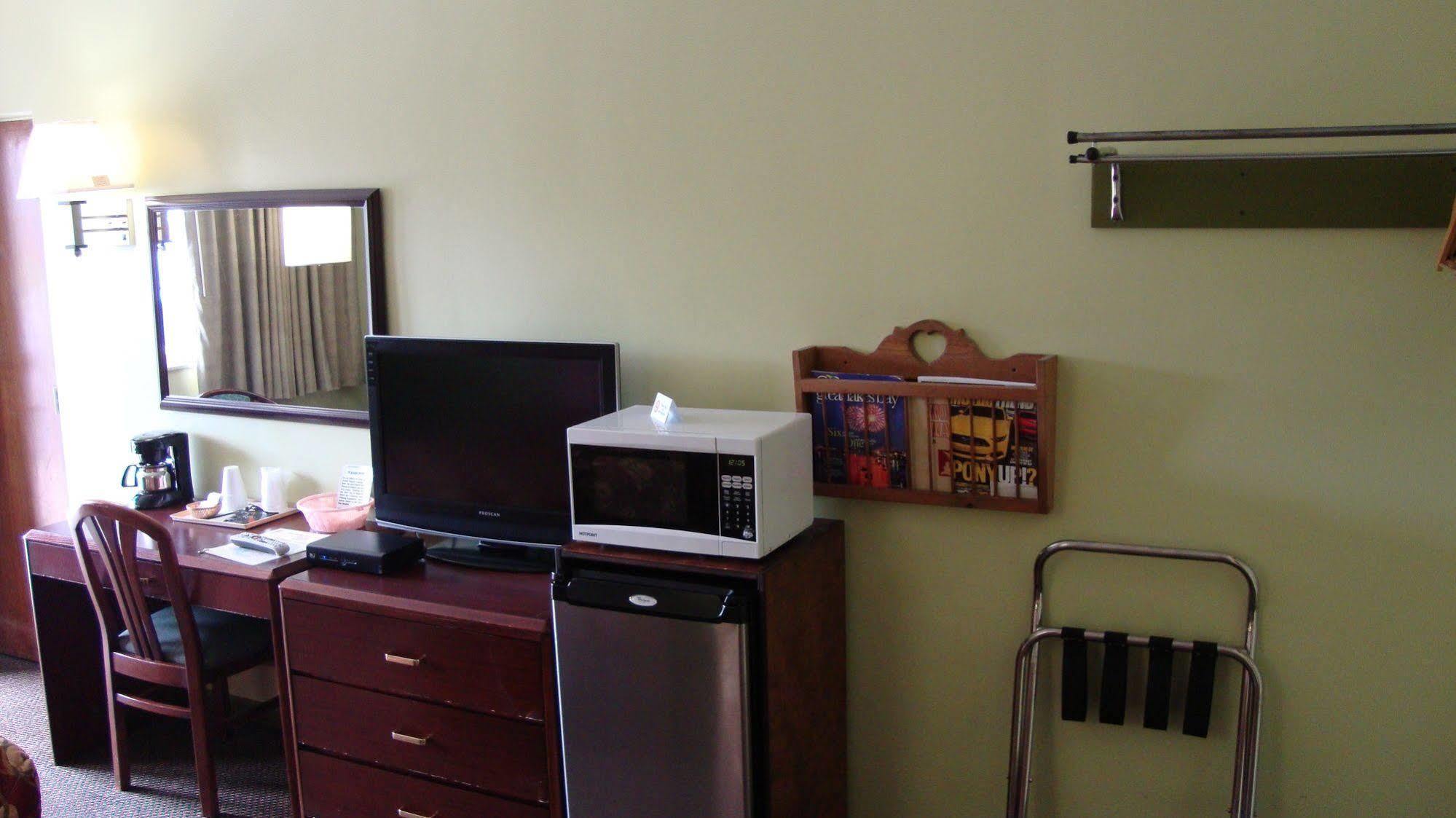 Pinconning Trail Inn Motel Екстер'єр фото