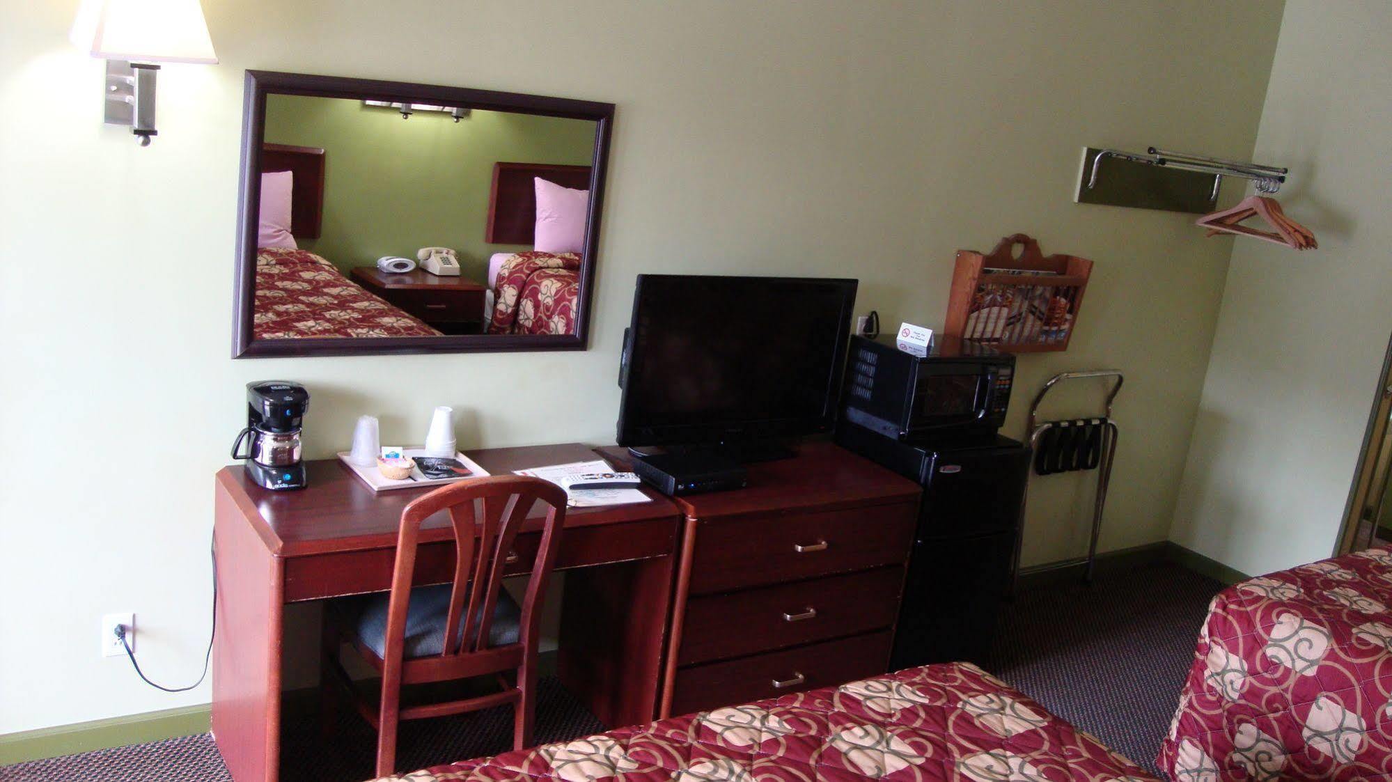 Pinconning Trail Inn Motel Екстер'єр фото