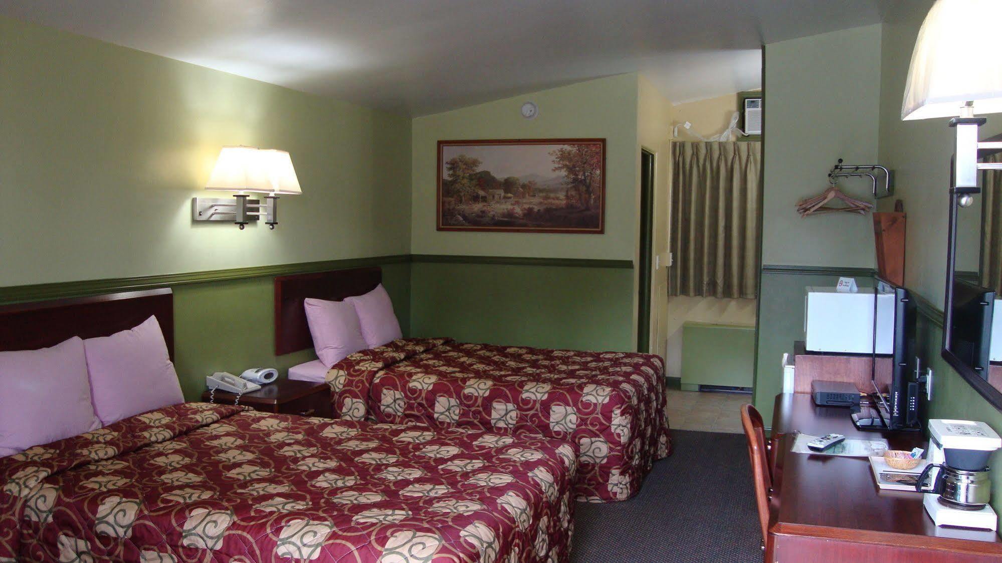 Pinconning Trail Inn Motel Екстер'єр фото