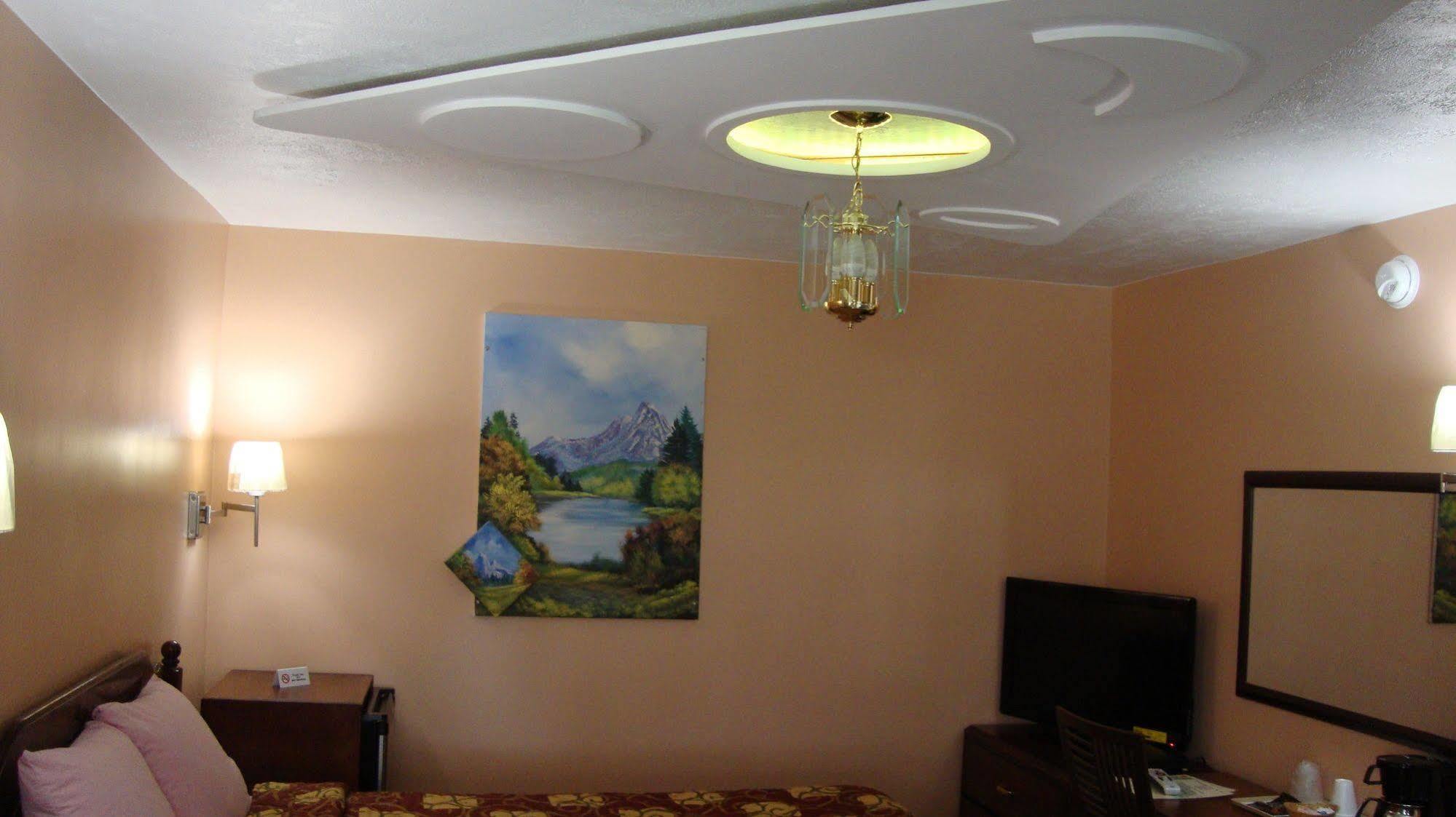Pinconning Trail Inn Motel Екстер'єр фото
