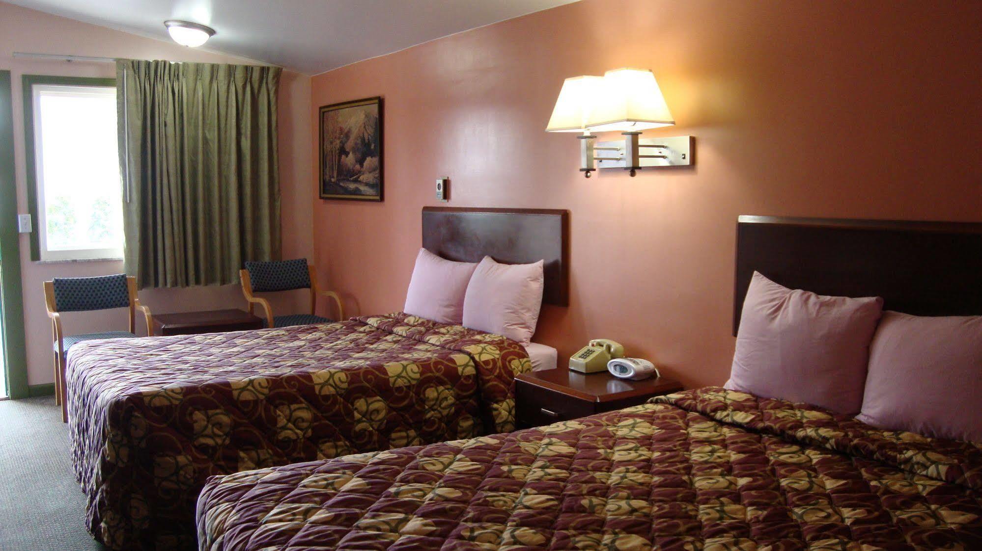 Pinconning Trail Inn Motel Екстер'єр фото