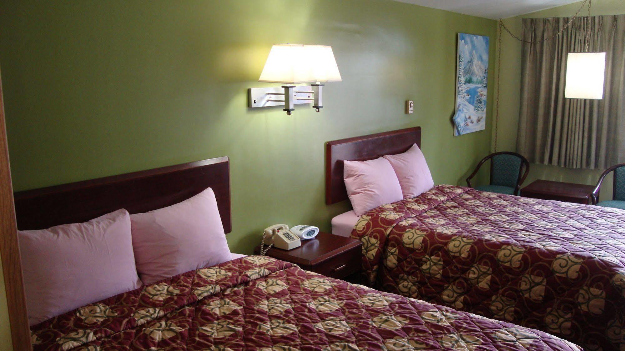 Pinconning Trail Inn Motel Екстер'єр фото