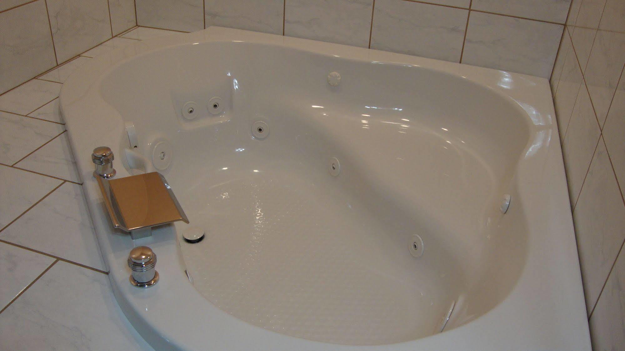 Pinconning Trail Inn Motel Екстер'єр фото